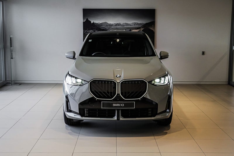 2026 BMW X3 30e xDrive image 4