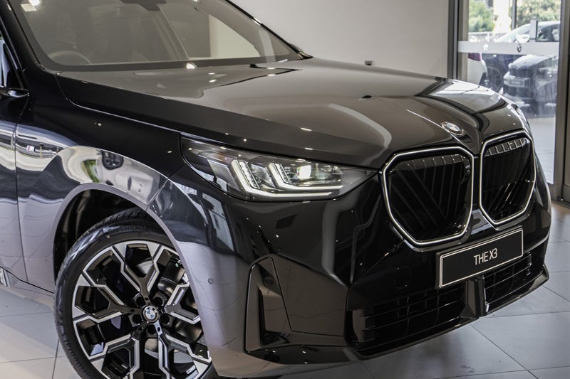 2026 BMW X3 30e xDrive image 3