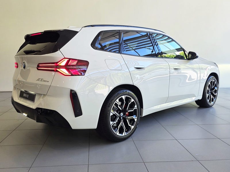 2026 BMW X3 30e xDrive - M Sport Package Pro image 4
