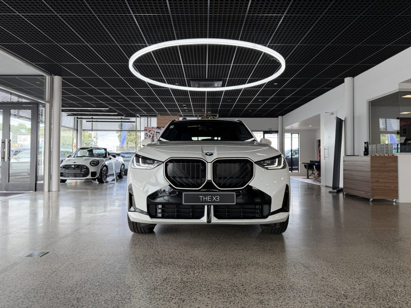 2026 BMW X3 30e xDrive PhEV image 2