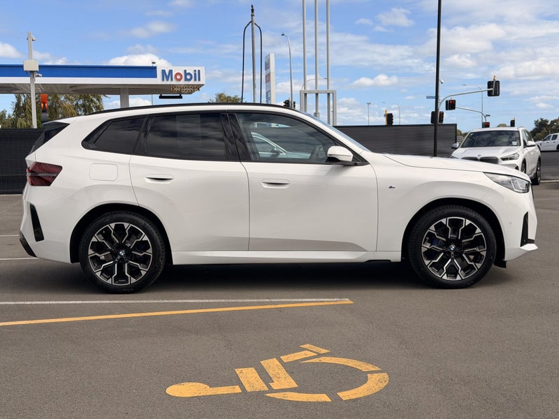 2026 BMW X3 30e xDrive - PHEV // Stunning look!... image 4