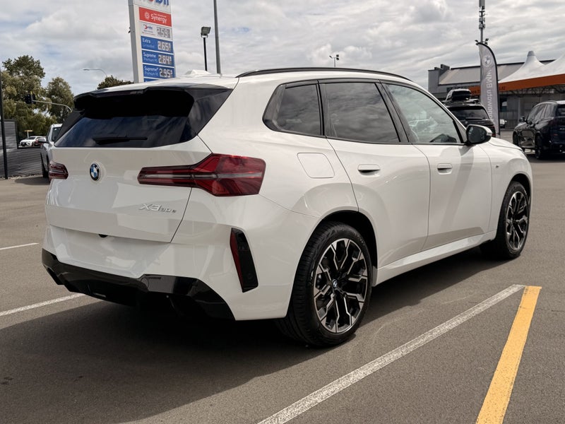 2026 BMW X3 30e xDrive - PHEV // Stunning look!... image 5