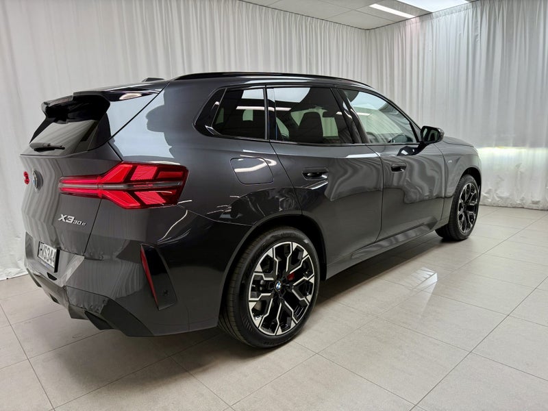 2026 BMW X3 X3 30e xDrive image 3