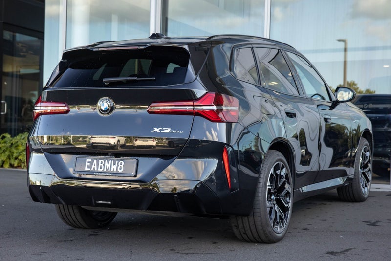 2026 BMW X3 X3 30e xDrive image 3