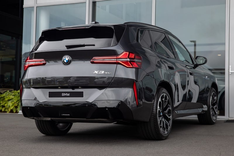 2026 BMW X3 X3 30e xDrive image 3