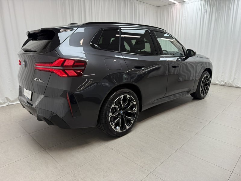 2026 BMW X3 X3 30e xDrive image 3