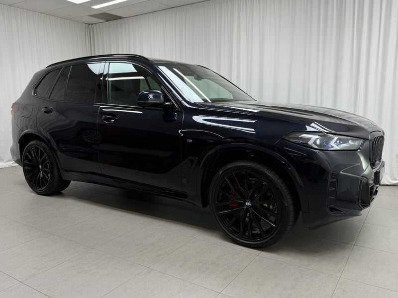 2026 BMW X5 X5 xDrive30d with Innovations and M... image 2