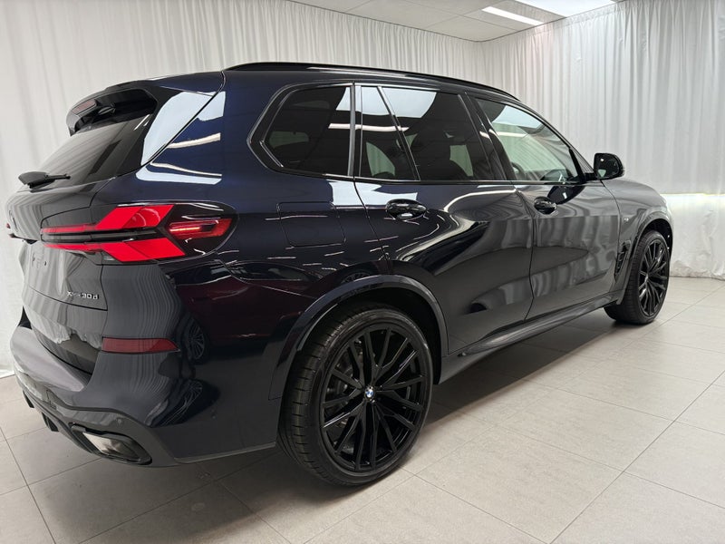 2026 BMW X5 X5 xDrive30d with Innovations and M... image 3