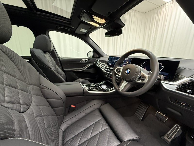 2026 BMW X5 X5 xDrive30d with Innovations and M... image 4