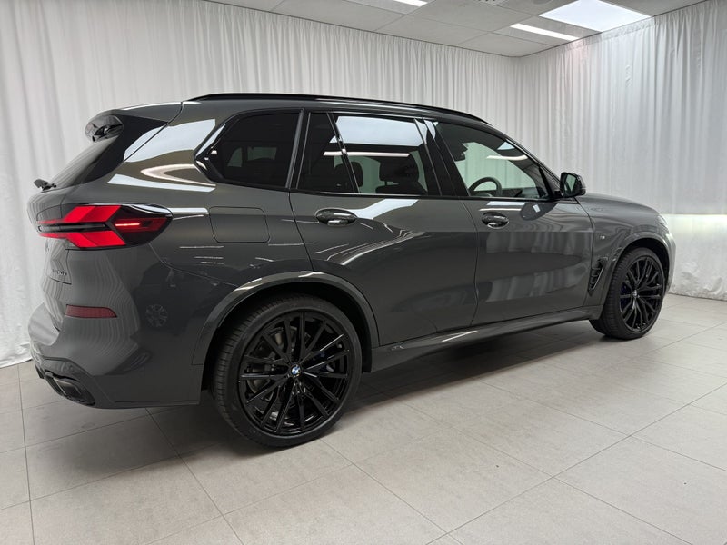 2026 BMW X5 X5 xDrive50e image 3