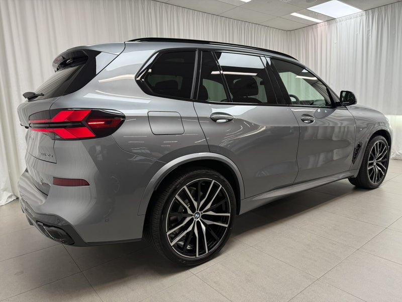2026 BMW X5 X5 xDrive50e image 3