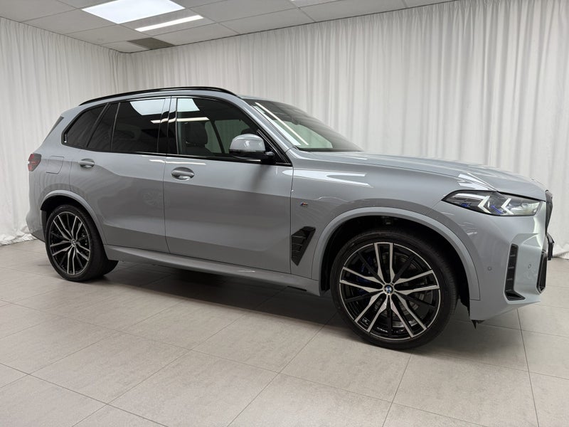 2026 BMW X5 X5 xDrive50e + Innovations + M Spor... image 2