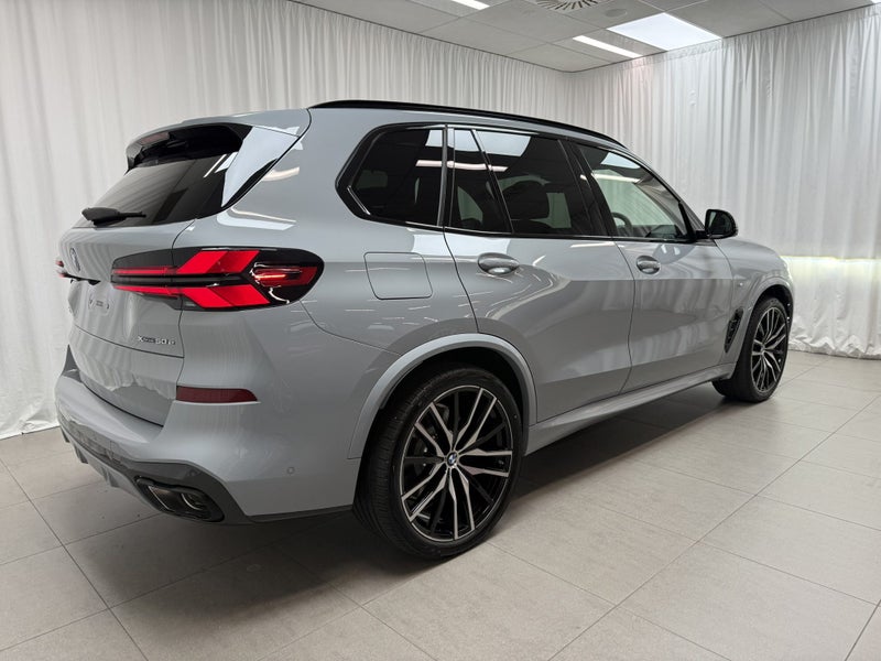2026 BMW X5 X5 xDrive50e + Innovations + M Spor... image 3
