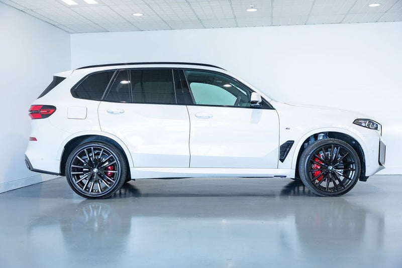 2026 BMW X5 xDrive 30d image 2