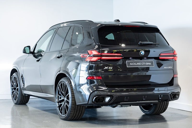 2026 BMW X5 xDrive 30d Sport Collection image 2