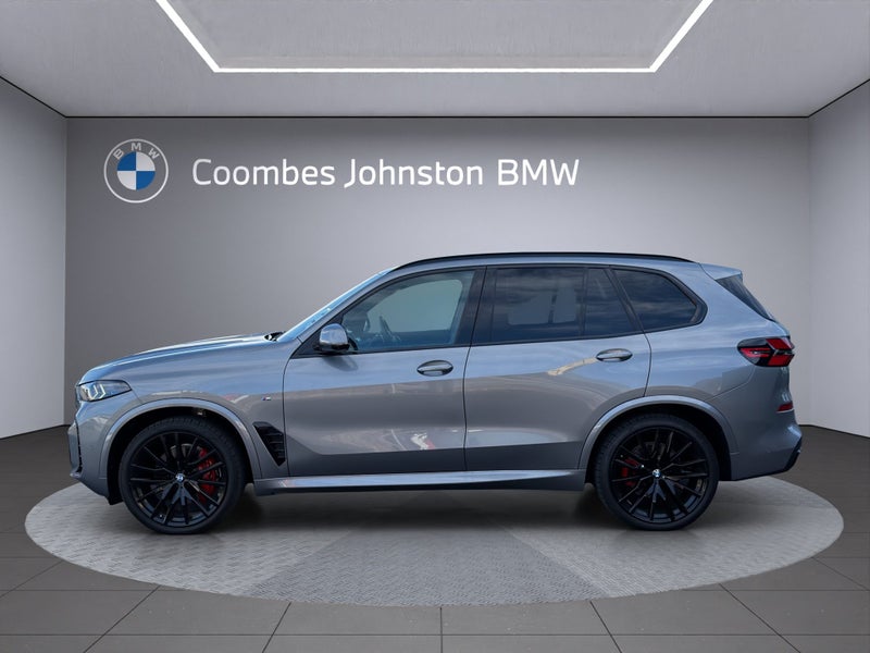 2026 BMW X5 xDrive 30D Sport Collection image 3