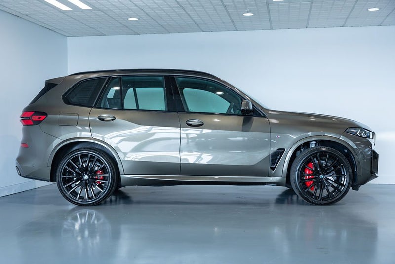 2026 BMW X5 xDrive 30d Sports Collection image 2