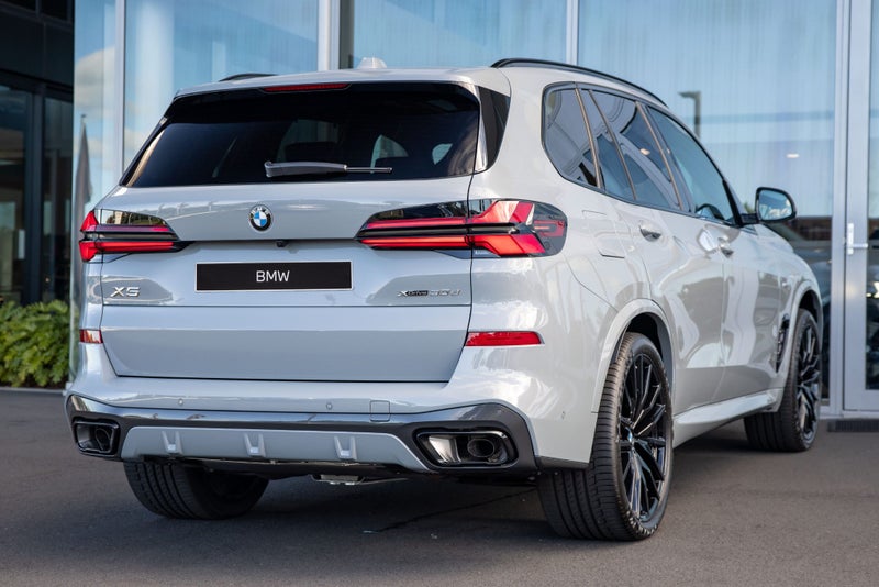2026 BMW X5 xDrive30d image 3