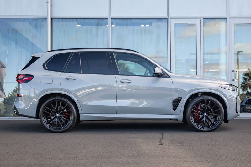 2026 BMW X5 xDrive30d image 4