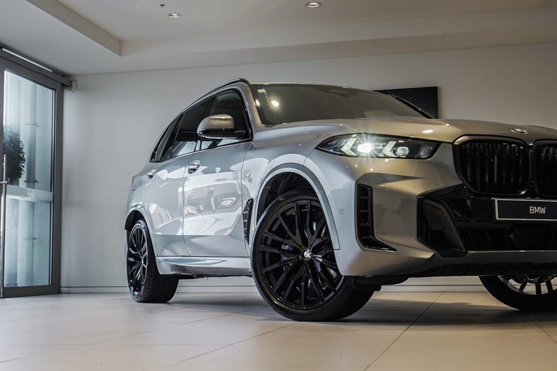 2026 BMW X5 xDrive30d image 2