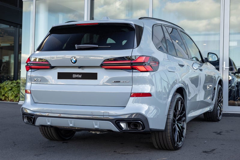 2026 BMW X5 xDrive30d image 3