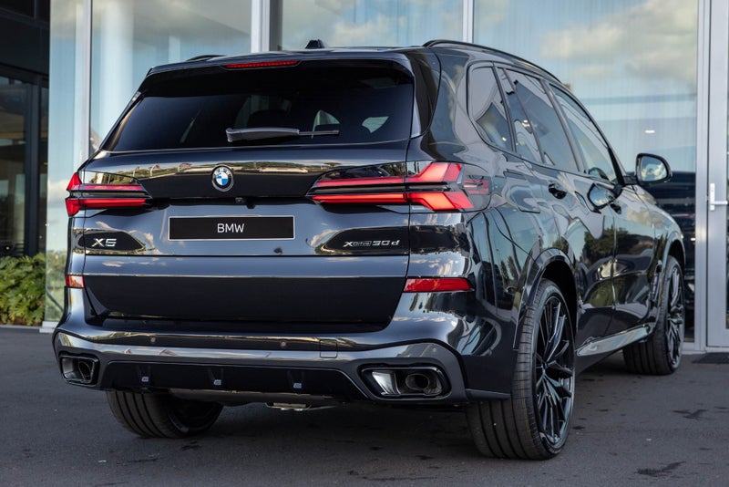 2026 BMW X5 xDrive30d image 3