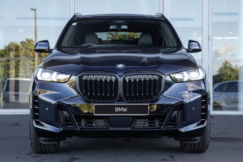 2026 BMW X5 xDrive30d image 2
