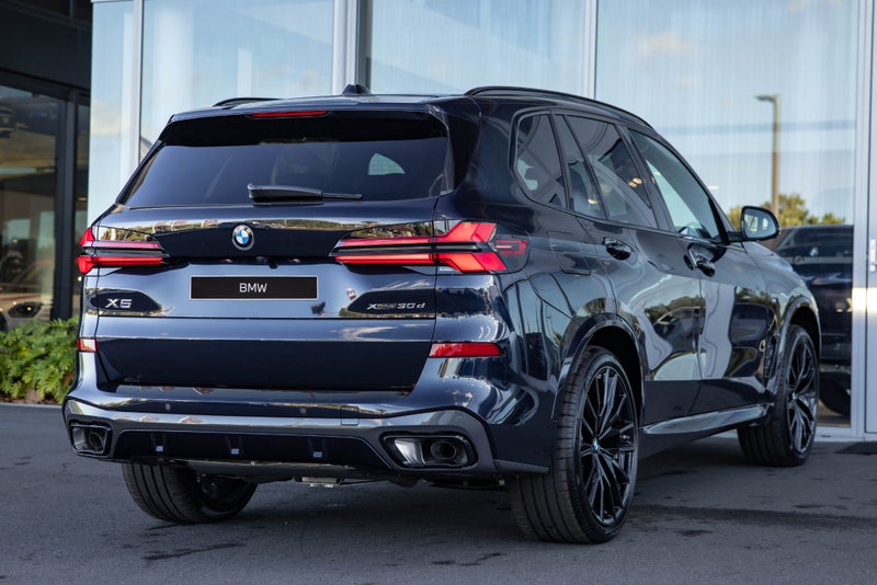 2026 BMW X5 xDrive30d image 3