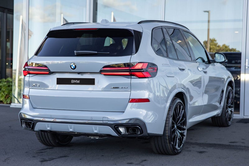 2026 BMW X5 xDrive30d image 3