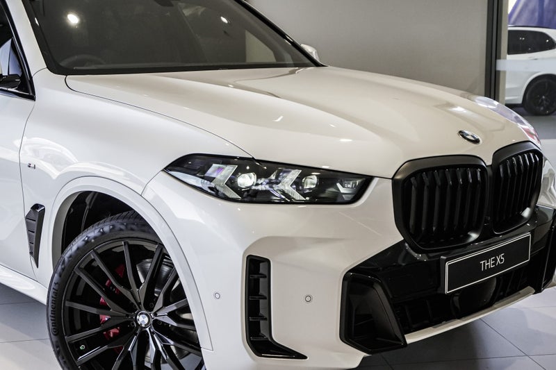 2026 BMW X5 xDrive30d image 3