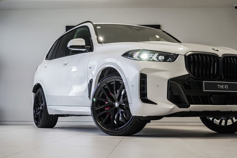 2026 BMW X5 xDrive30d image 2