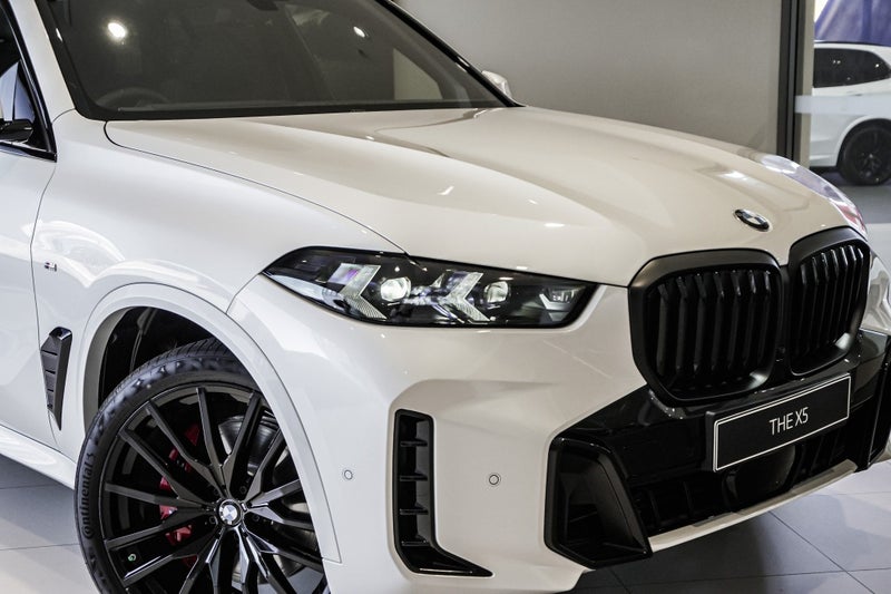 2026 BMW X5 xDrive30d image 3