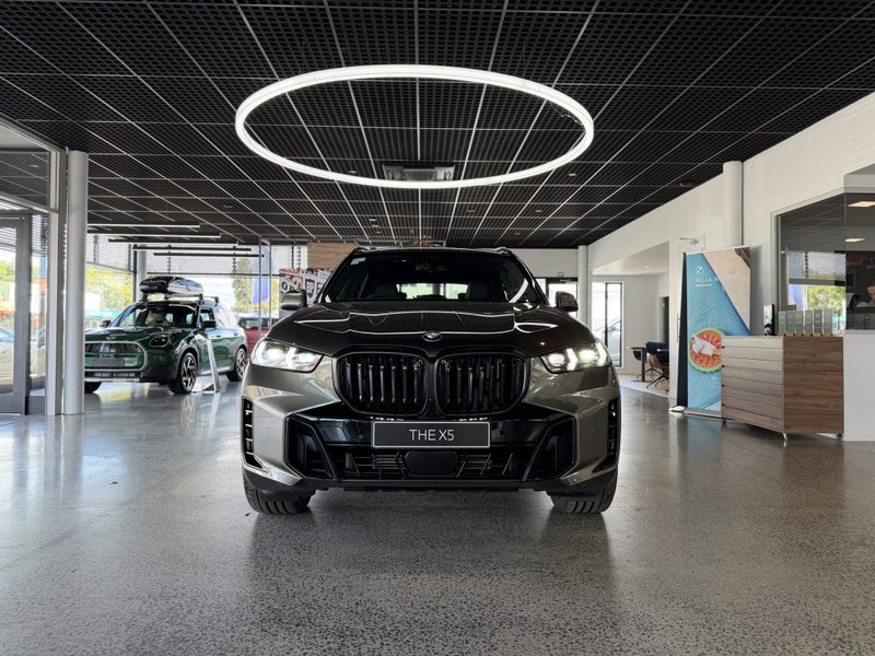 2026 BMW X5 xDrive30d image 2