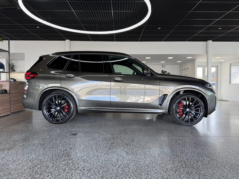 2026 BMW X5 xDrive30d image 3