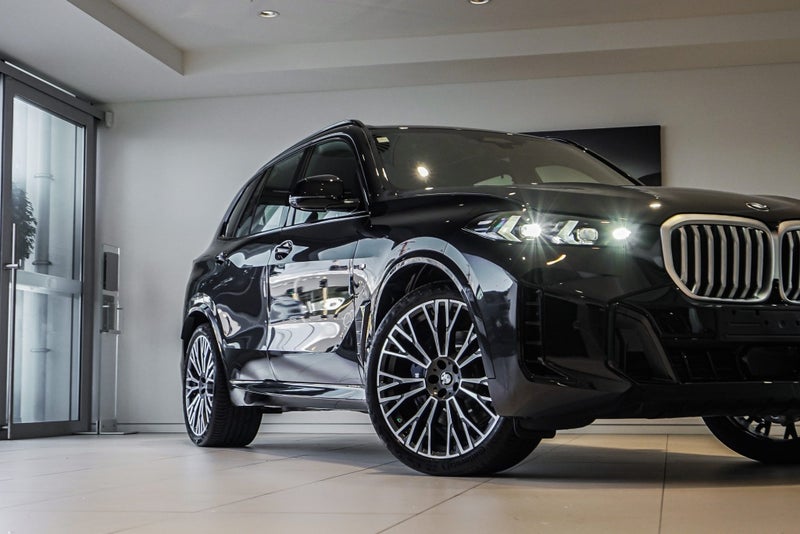 2026 BMW X5 xDrive30d image 2