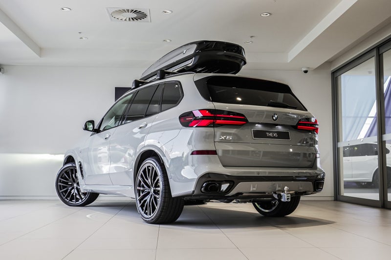 2026 BMW X5 xDrive30d image 3