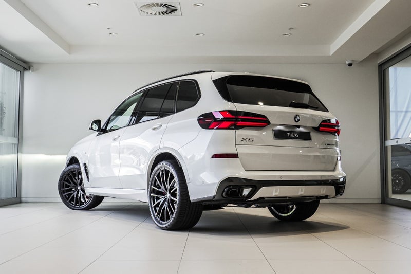 2026 BMW X5 xDrive30d image 2