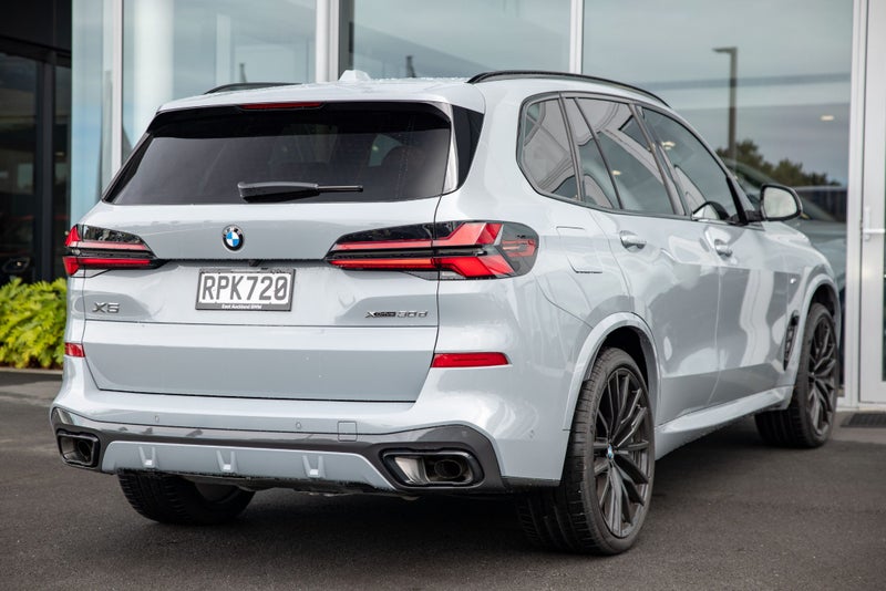 2026 BMW X5 xDrive30d image 3