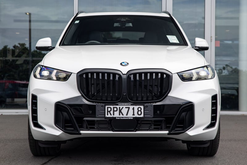 2026 BMW X5 xDrive30d image 2