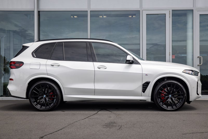 2026 BMW X5 xDrive30d image 3