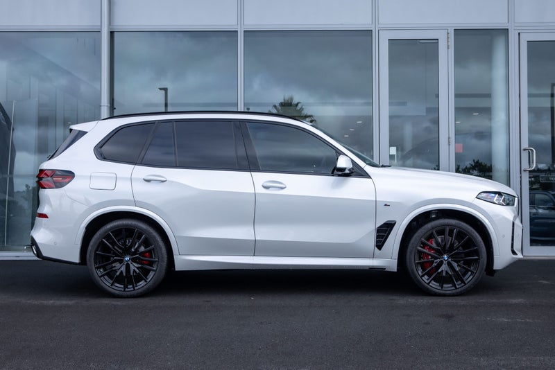 2026 BMW X5 xDrive30d image 4
