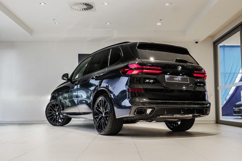 2026 BMW X5 xDrive30d image 2