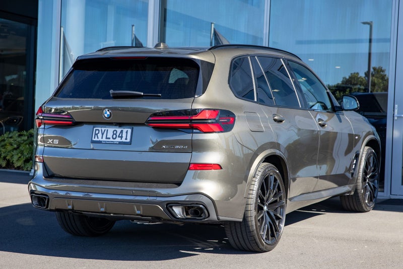2026 BMW X5 xDrive30d image 3