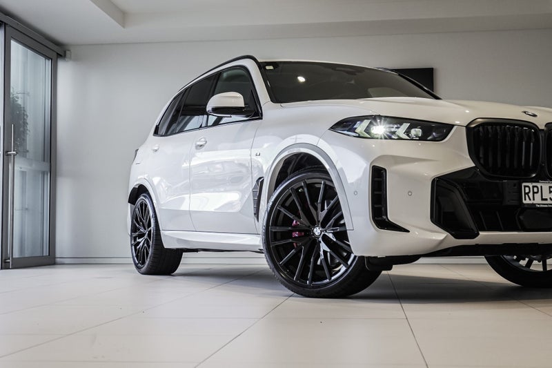 2026 BMW X5 xDrive30d image 2