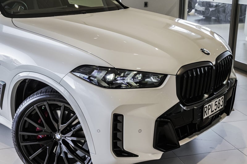 2026 BMW X5 xDrive30d image 3