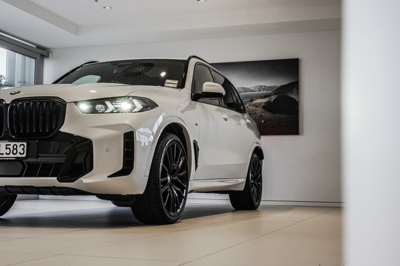 2026 BMW X5 xDrive30d image 5