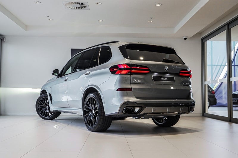 2026 BMW X5 xDrive30d image 2