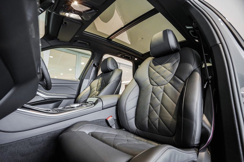 2026 BMW X5 xDrive30d image 4