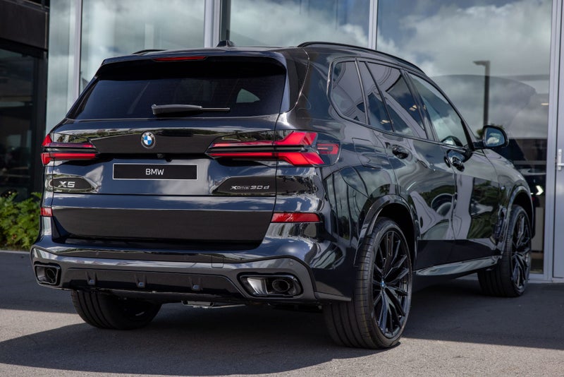 2026 BMW X5 xDrive30d image 3