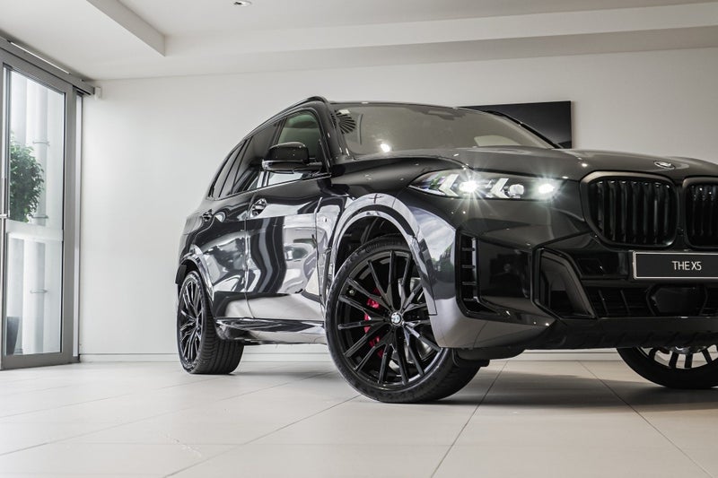 2026 BMW X5 xDrive30d image 2